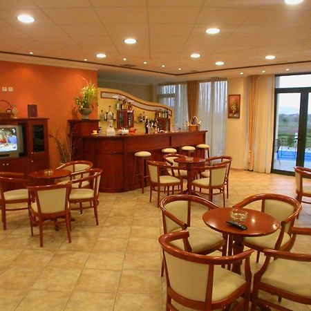 阿尔吉奥尼斯酒酒店 扎哈罗 外观 照片